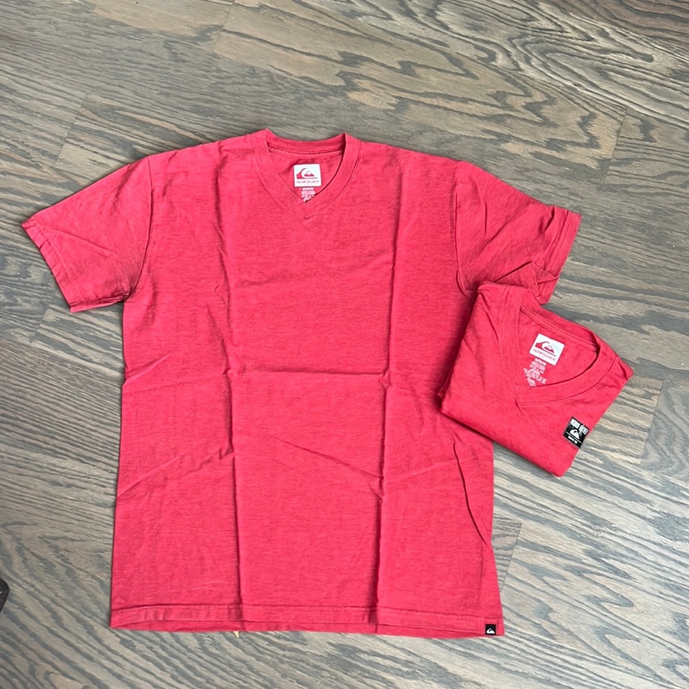 Quicksilver v-neck tshirt
